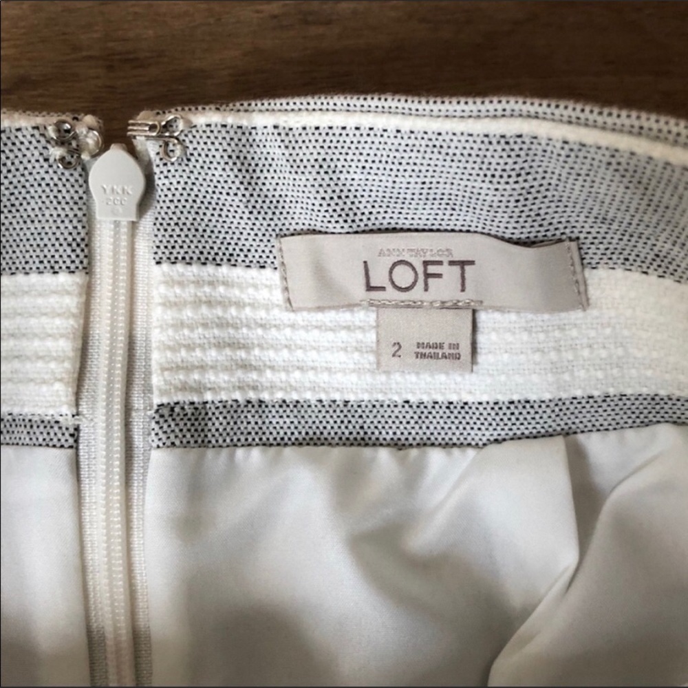 🎉 FINAL PRICE 🎉 LOFT Gray & White Striped Pencil Skirt - Picture 3 of 7